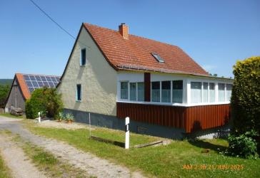 Haus in echter Ortsrandlage , ruhig gelegen mit Innenhof, Garage und kleiner Werkstatt