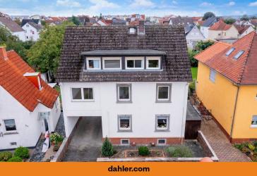 Mehrfamilienhaus mit Gartenidylle und Entwicklungspotenzial
