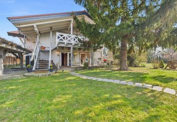 WOHNEN ODER FERIENVERMIETUNG (ca.75.000 € EINNAHMEN) - HAUS MIT 2 WOHNUNGEN, SAUNA & KAMIN