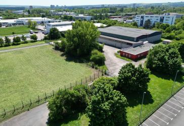 ca. 3000 m² Produktion / Lagerhalle mit Bürotrakt zu verkaufen/vermieten