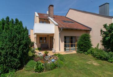 Doppelhaushälfte mit Potenzial in ruhiger Lage + ca. 123 m² Wohnfläche