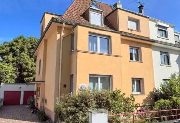 SB-Rodenhof: 2-FH mit Kostmetikinstitut (vermietet) und zwei Garagen