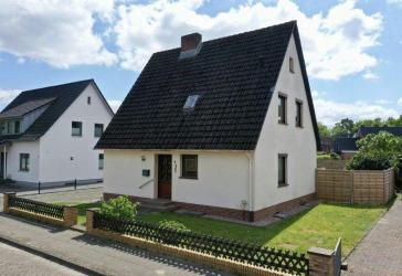 Einfamilienhaus in ruhiger Lage mit Vollkeller, Garage und Gartenidylle