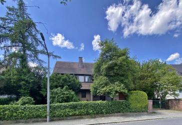 TOP LAGE STEIN BEI NÜRNBERG: ZWEIFAMILIENHAUS MIT TRAUMGARTEN UND GROSSER DOPPELGARAGE SPITZBODEN NOCH AUSBAUFÄHIG