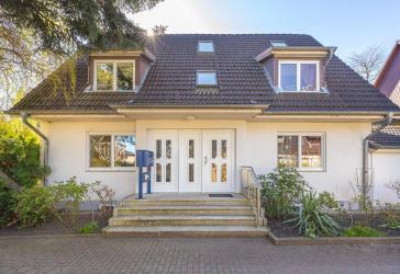 Stilvolle Maisonette inklusive KFZ-Stellplätzen und hochwertiger Küche in Bestlage von Sasel