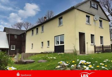 Bauernhaus mit Scheunen und Garagen!