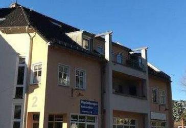 3-Raum-Wohnung im 1. Obergeschoss mit Einbauküche und großem Balkon