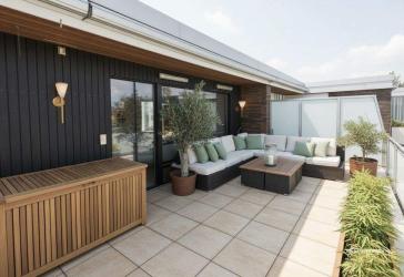 Penthouse mit zwei Dachterrassen, Schwimmbad, Sauna und TG-Stellplatz