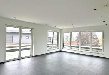 Moderne Büroetage mit 3-5 Büroräumen, Dachterrasse, Fahrstuhl und Tiefga...