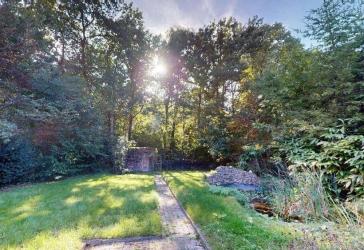 Ruhig gelegene Doppelhaufhälfte mit Garage und überdachter Terrasse :-)