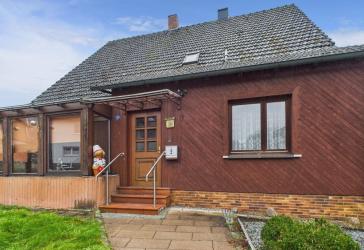 Geräumiges Einfamilienhaus mit Balkon in Mittelberg