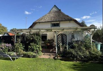 Charmantes Reetdachhaus mit großem Grundstück und modernisierten Innenbereich