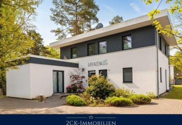Premium Bauhaus Ferienvilla - 160 m² Wohnfläche auf 950 m², Strand fußläufig, mit Sauna & Wallbox!