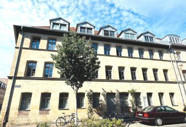 Hochwertige 2 Zimmer Wohnung Nr. 5 im sanierten Baudenkmal, großes Bad und Parkettboden zentral in Fürth.