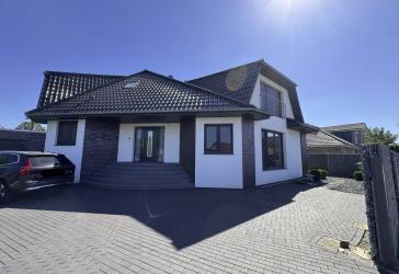 Exklusives Einfamilienhaus auf großem Grundstück