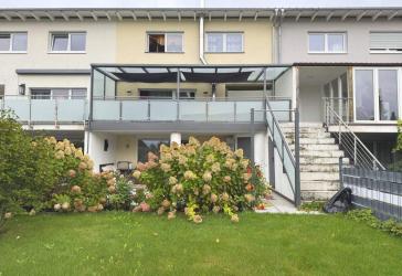 Hochwertiges, energieeffizientes Reihenmittelhaus mit schönem, großzügigem Grundstück in bevorzugter Panoramawohnlage