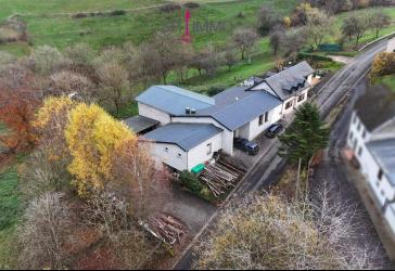 Gepflegtes Einfamilienhaus mit vielseitig nutzbarem Gewerbeanbau