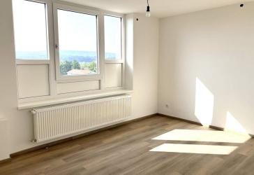 KL-Ost - Komplett renovierte 2-Zimmerwohnung mit PKW-Stellplatz