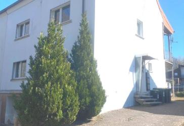 Einseitig angebautes 3 Familienhaus in bevorzugter Lage