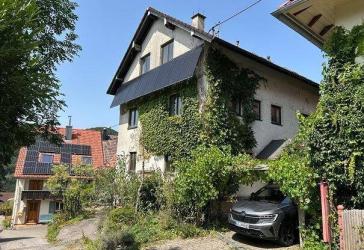 Wohnhaus mit vielseitig nutzbarem Anbau und Blick zum Belchen