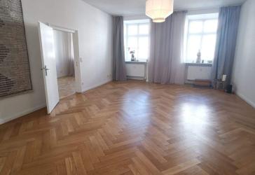 Behandlungsraum / Büro in repräsentativem Altstadthaus, Parkett, Hohe Räume