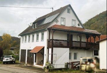 Für vielseitige Nutzung: Gemütliches Wohnhaus mit Werkstatt im EG und großem Gartengrundstück