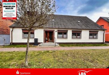 Einfamilienhaus mit großem Grundstück