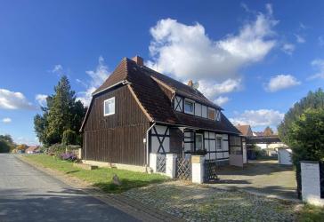 Romantische Doppelhaushälfte als Wohneigentum in Mariental zu verkaufen! Mit vielen Extras!