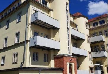 Top-sanierte 2-Zi-Terrassenwohnung mit raffiniertem Grundriss!