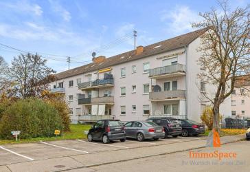 IMMOSPACE *** RENOVIERTE 2 ZKB MIT KELLER UND EINZELGARAGE *** TOLLE RENDITE ***