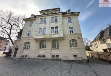 Denkmal-Immobilie als Kapitalanlage: Teilsaniertes Mehrfamilienhaus in Wilkau-Haßlau, ehem. Postamt
