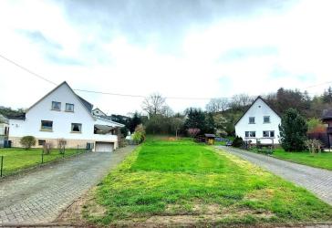 Freistehendes Einfamilienhaus auf großem Sonnengrundstück mit Burgblick in ruhiger Lage Niederzissen