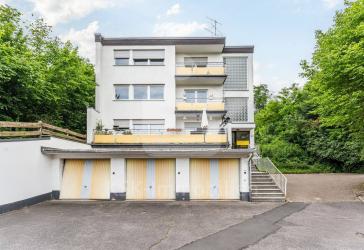Attraktives Mehrfamilienhaus mit angrenzendem Grundstück in Rösrath.