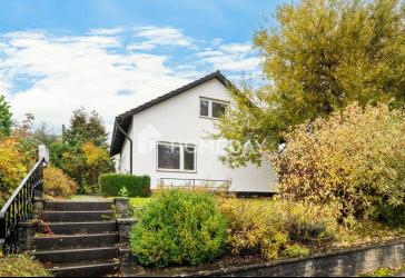 Familienidyll im Grünen - helles, modernisiertes Einfamilienhaus mit großem Garten und Südterrasse
