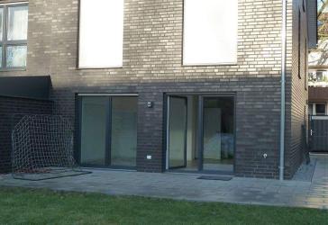 *Eine Oase zum Wohlfühlen* - Großzügige Doppelhaushälfte mit Terrasse, Garten und Garage in HER-Baukau