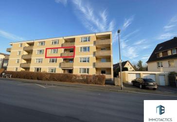 Helle 3-Zimmer-Wohnung mit Loggia, Tageslichtbad und Garage