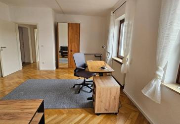 2 WG-Zimmer zu vermieten in freistehendem Einfamilienhaus (Hochparterre) in Bubenreuth bei Erlangen.