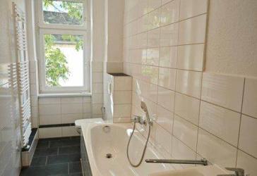 Sanierte 3 Raum Wohnung mit Tageslichtbad
