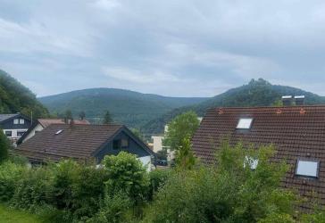 Neu saniertes Bad! 1 Zimmer, fantastischer Ausblick, riesiger Südwestbalkon, Tiefgaragenstellplatz