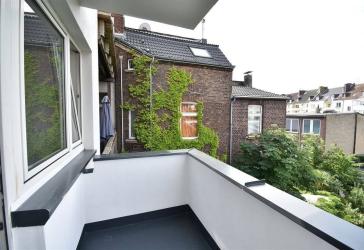 Ideal für Singles! Sanierte 2-Zi-Whg mit Balkon zu vermieten