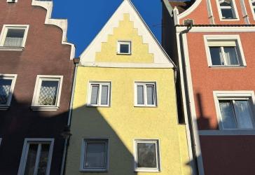 Provisionsfrei: Altstadtjuwel mit Top-Rendite – Historisches Stadthaus nahe Liebfrauenmünster
