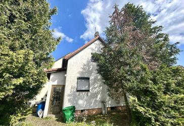 Kleine 3-Zi.-DHH mit Gartenhaus, sonniges & großzügiges Grundstück in zentraler Lage