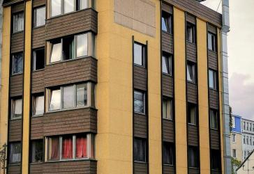 Zentral gelegenes Wohn- und Geschäftshaus, Nähe Bertha-von-Suttner-Platz