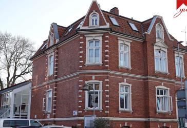 Einladende Altbauwohnung im historischen Gebäude in guter Innenstadtlage!