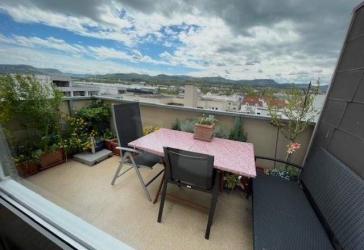 Aussicht PUR! Interessante 4,5 Zimmer-Wohnung mit Aufzug & Balkone!