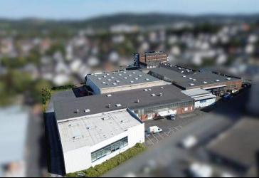 Arnsberg-Hüsten: Gewerbeliegenschaft (Büro und Hallen) mit über 8.300m² Nfl. auf 13.347m² Grundstück