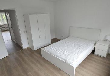 Nähe AMAZON & BG Unfallklinik LU & Städt. Klinikum - voll möbliertes WG-Zimmer