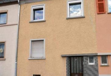 Älteres vermietetes Reihenmittelhaus in Aschaffenburg-Damm