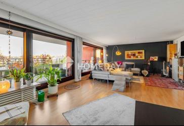 Top gepflegte Dachterrassenwohnung mit 2,5 Zimmern, Aufzug, Einbauküche und Tiefgarage
