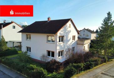 Zweifamilienhaus mit großem Garten und traumhafter Dachterrasse